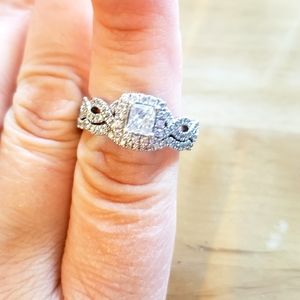 Neil Lane Bridal Set 7/8 ct tw Diamonds 14K White.